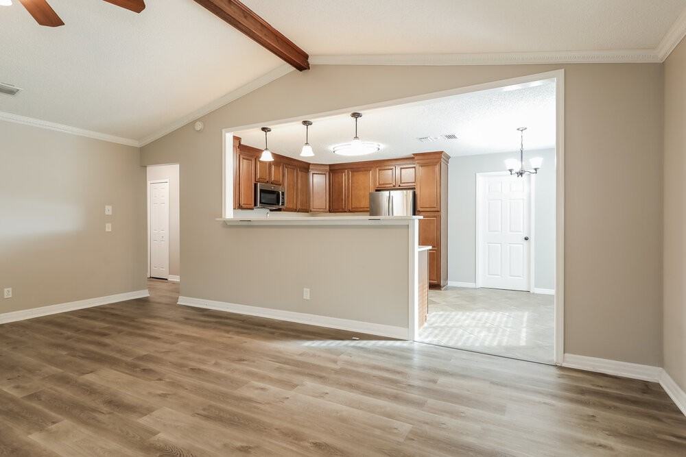 811 Elmwood St - Photo 4 of 16