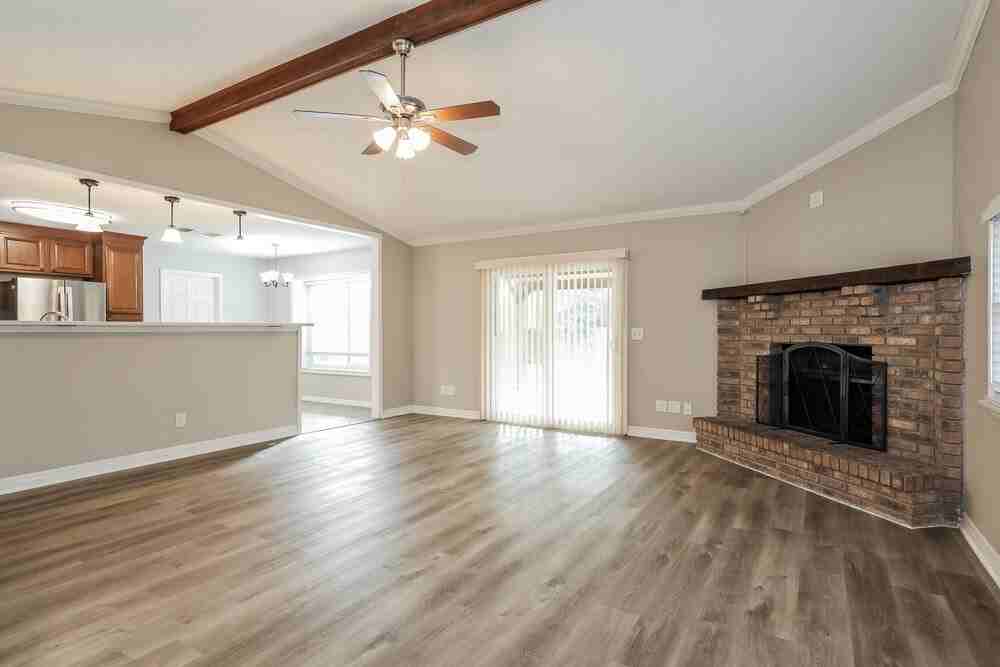 811 Elmwood St - Photo 5 of 16