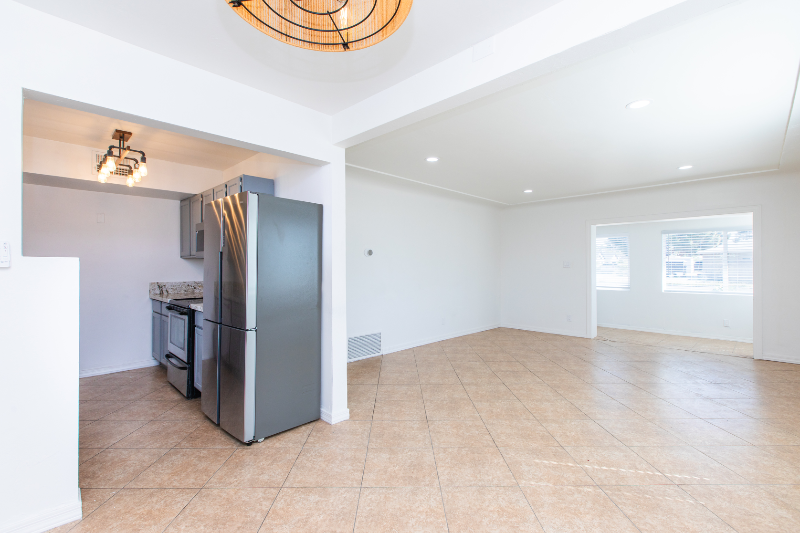 4002 N 40th St - Photo 3 of 12