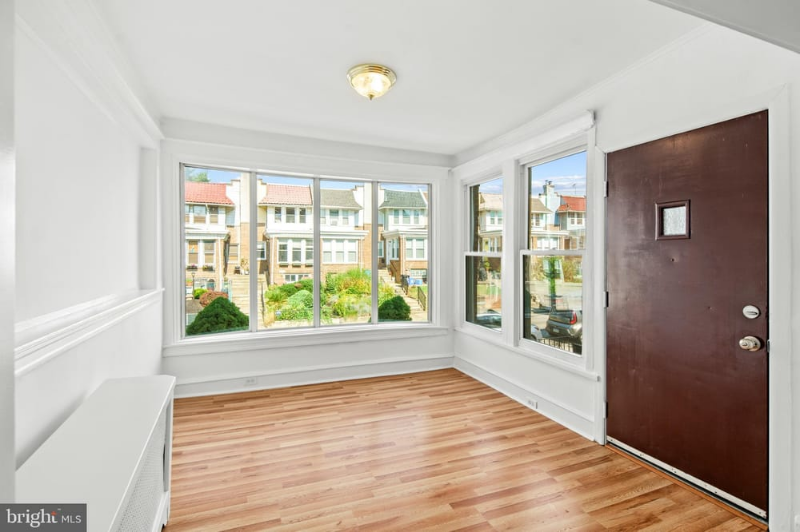 253 S Saint Bernard St - Photo 2 of 19