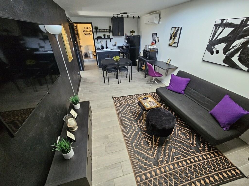 430 N Euclid Ave #430 - Photo 2 of 19