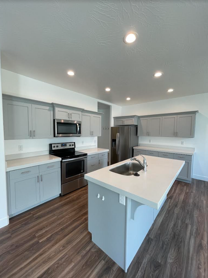4772 E Silver Ridge Rd - Photo 3 of 36