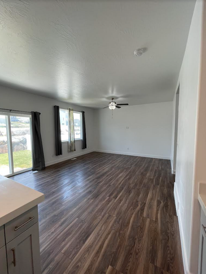 4772 E Silver Ridge Rd - Photo 4 of 36