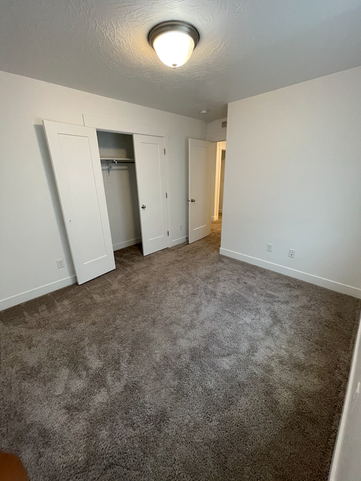 4772 E Silver Ridge Rd - Photo 5 of 36