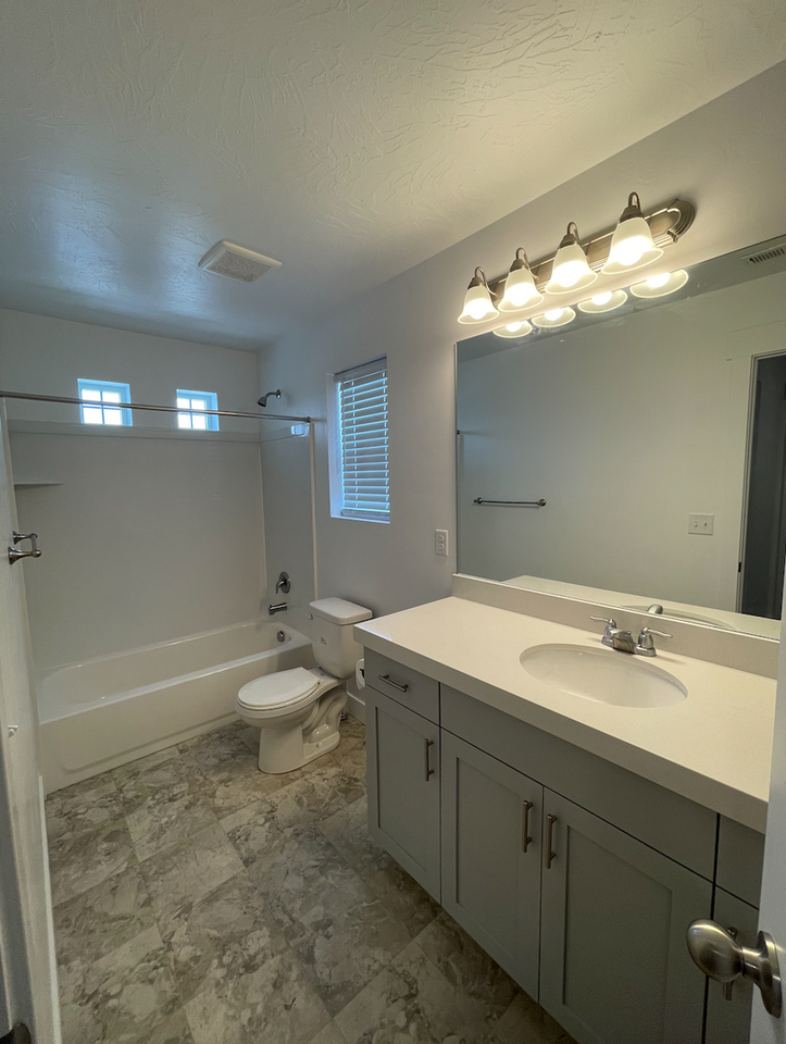 4772 E Silver Ridge Rd - Photo 7 of 36