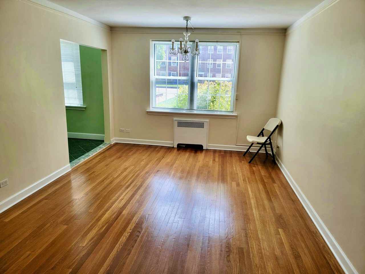 300 Larchmont Avenue 4 - Photo 3 of 7