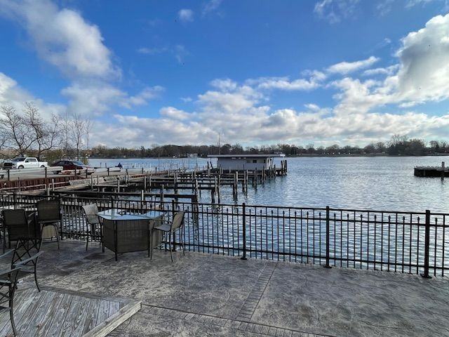 2727 Riverside Dr - Photo 3 of 28