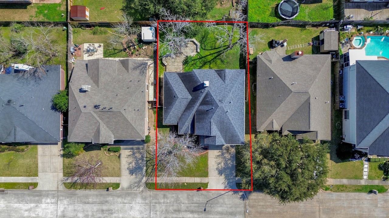 20910 Meadowhill Dr - Photo 2 of 45