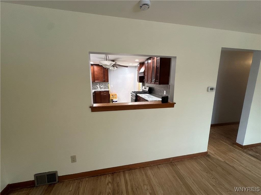 298 Skillen St - Photo 5 of 17