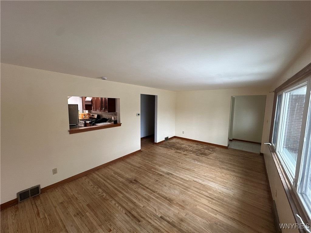 298 Skillen St - Photo 6 of 17