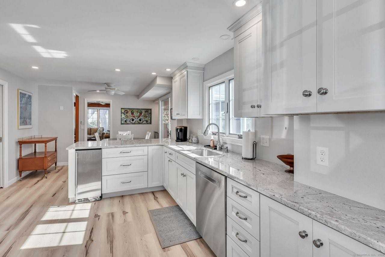 29 West Walk - Photo 3 of 29