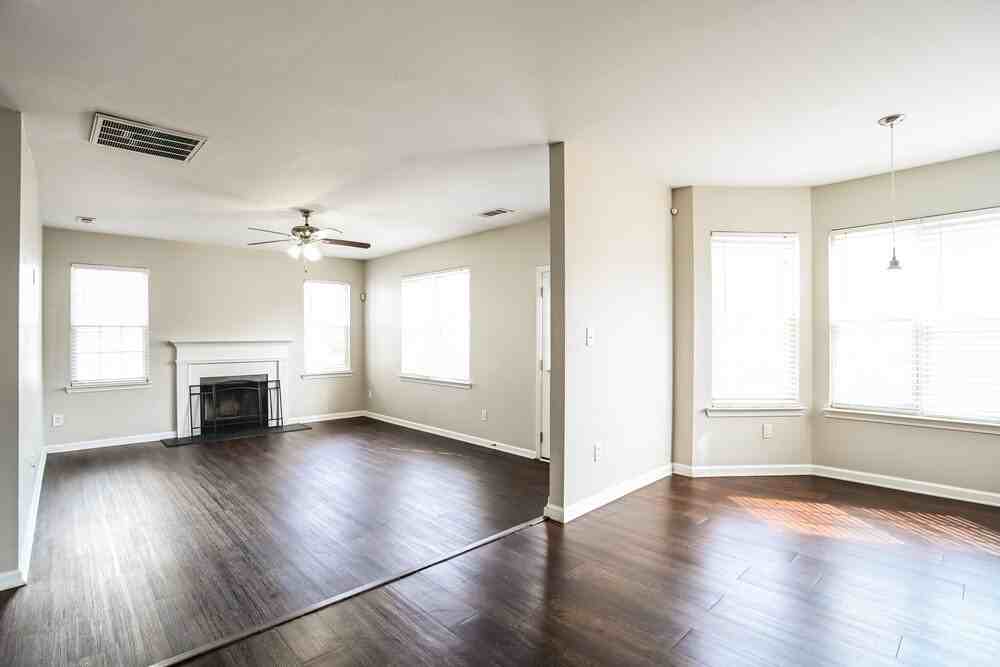 3313 Valerie Dr - Photo 4 of 17