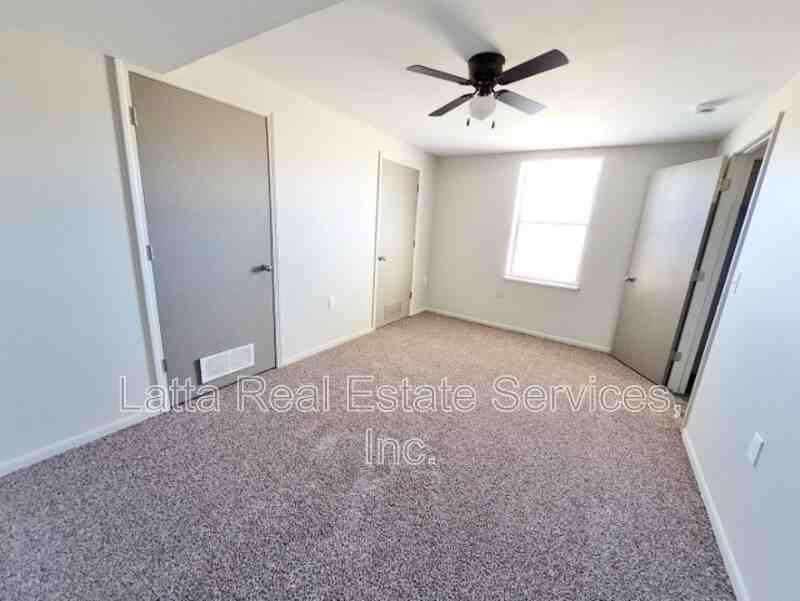 400 W 31st St - Photo 4 of 5
