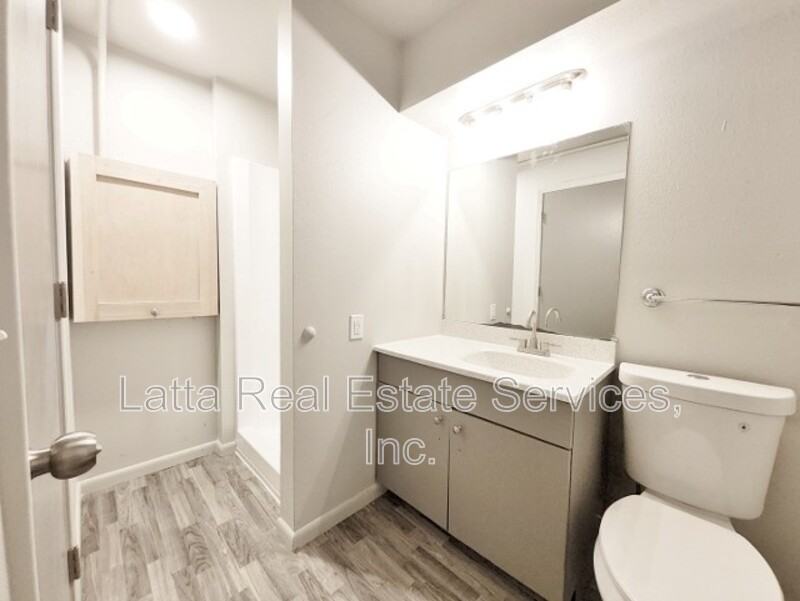 400 W 31st St - Photo 5 of 5