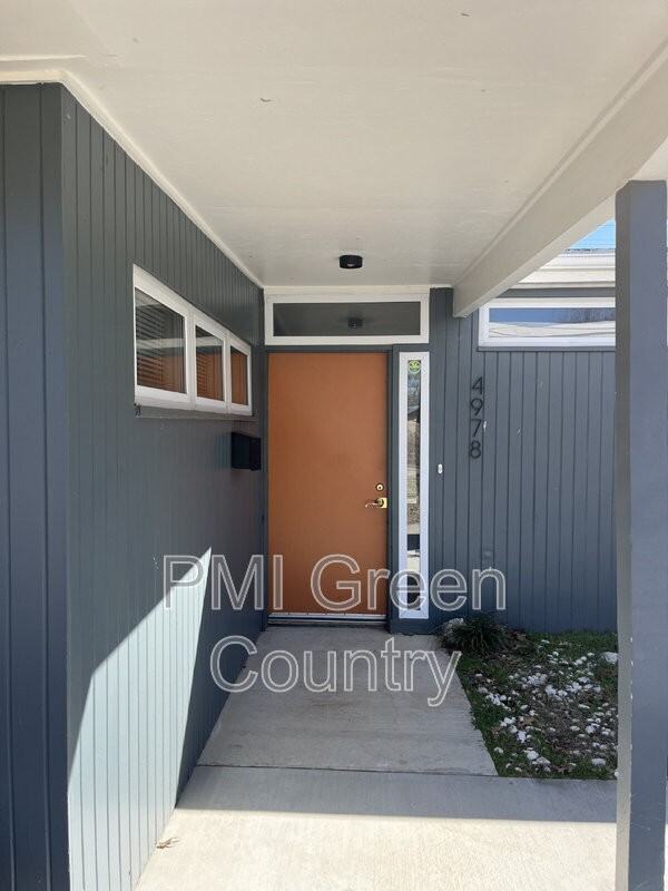 4978 E 26th St - Photo 4 of 20