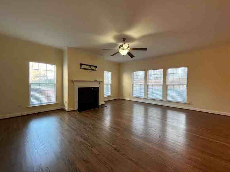 8700 Gooch Ct - Photo 7 of 31