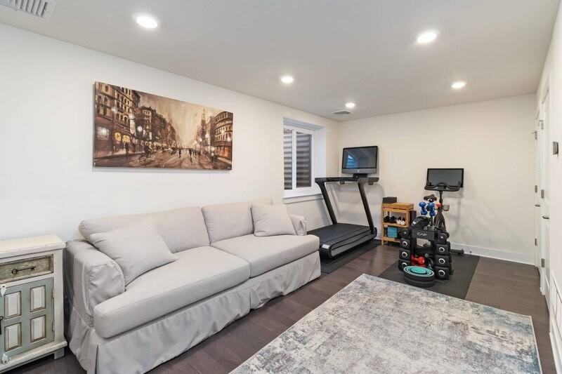 1512 Parkview Ln - Photo 3 of 13