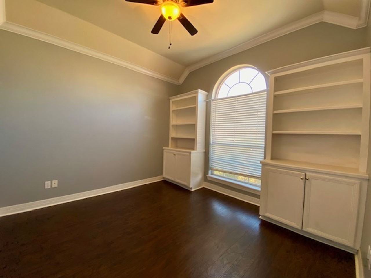 100 Olive St - Photo 3 of 16