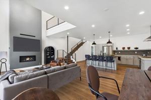 featured image of 1013 E 7th St