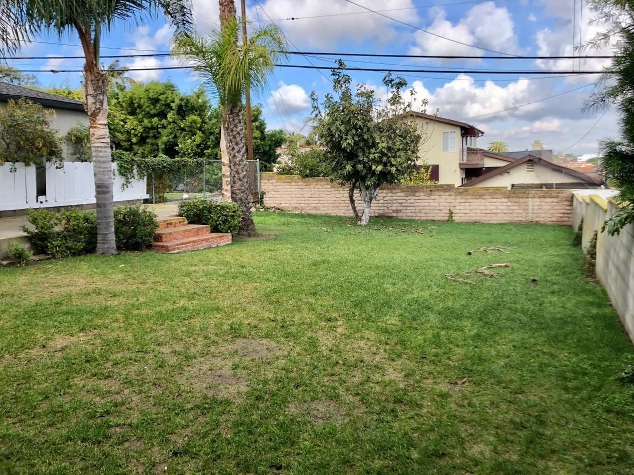 1334 W 17th St - Photo 3 of 22