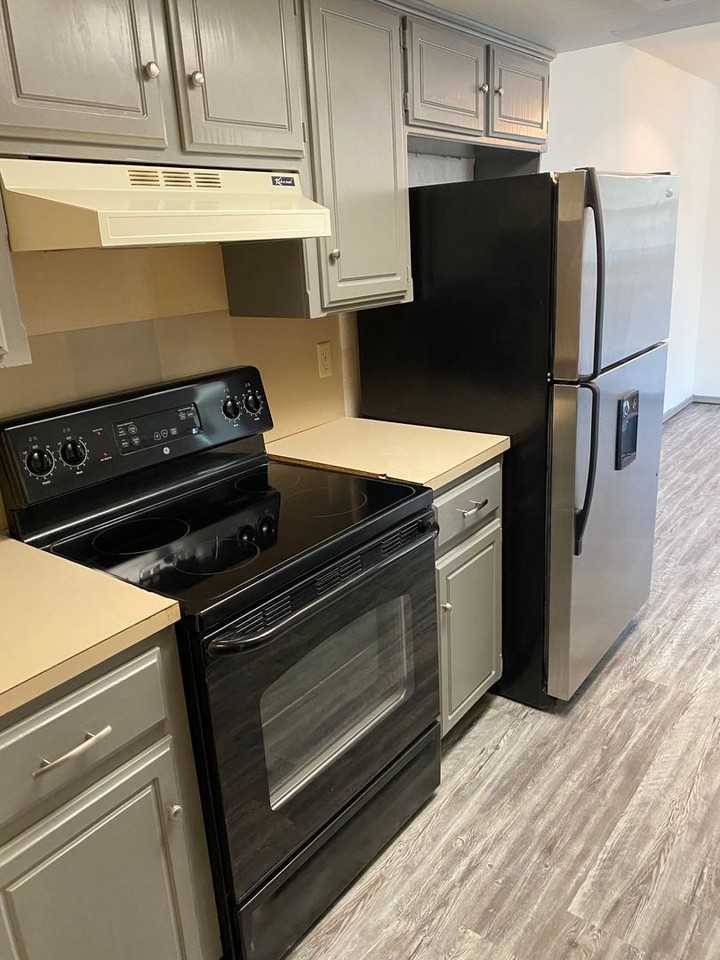 4201 Colony Dr - Photo 5 of 12