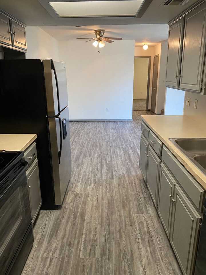 4201 Colony Dr - Photo 6 of 12