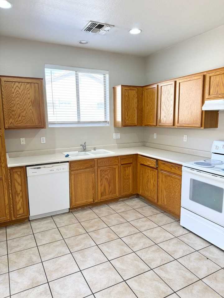 12822 W Redondo Dr - Photo 5 of 18