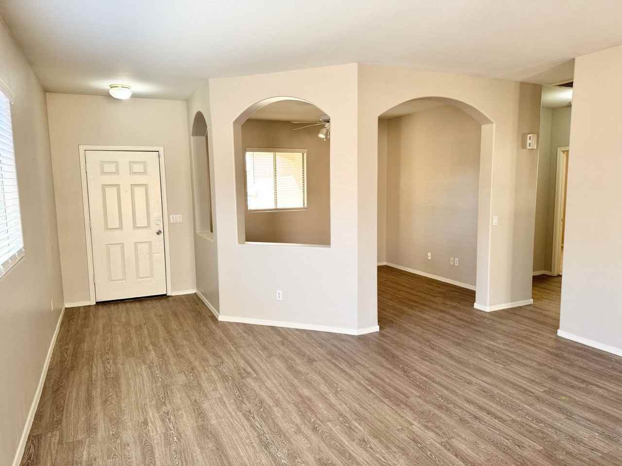 17014 W Bridlington Ln - Photo 5 of 34