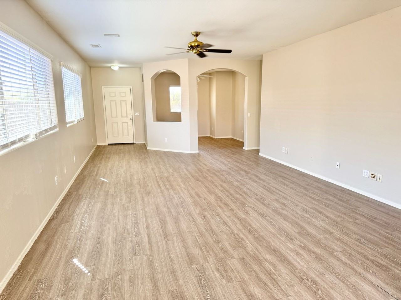 17014 W Bridlington Ln - Photo 6 of 34