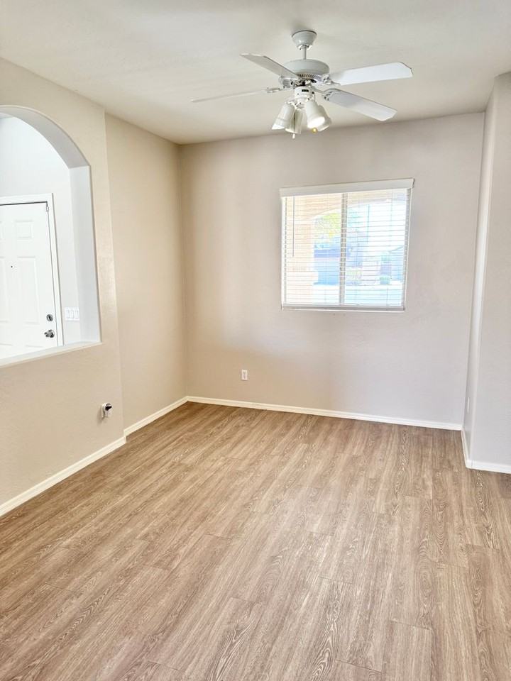 17014 W Bridlington Ln - Photo 7 of 34