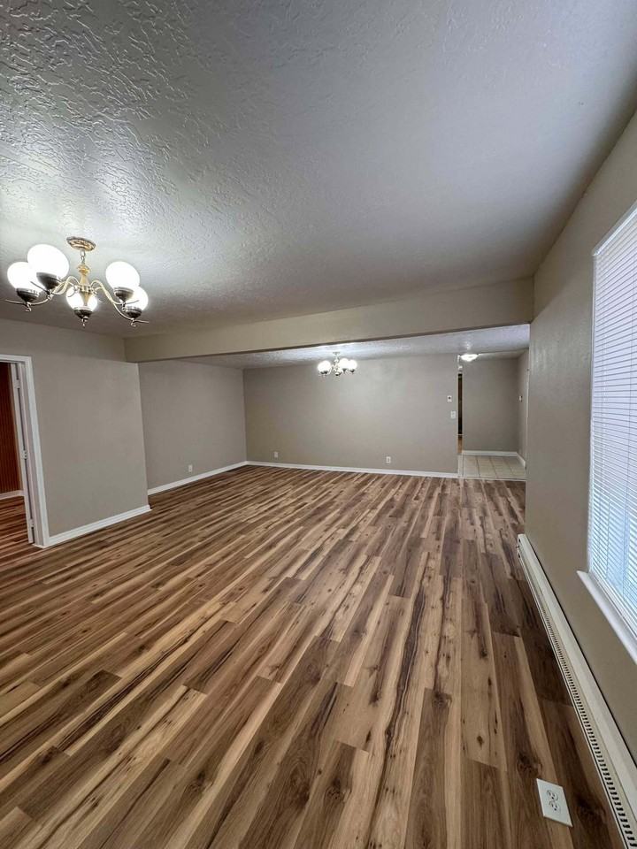 ID - 10 S Stout - LB - Photo 2 of 18