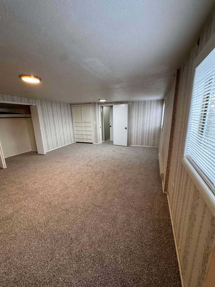 ID - 10 S Stout - LB - Photo 3 of 18