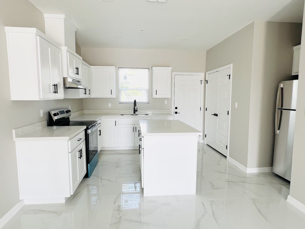 1300 Hummingbird Ct #16 - Photo 3 of 8