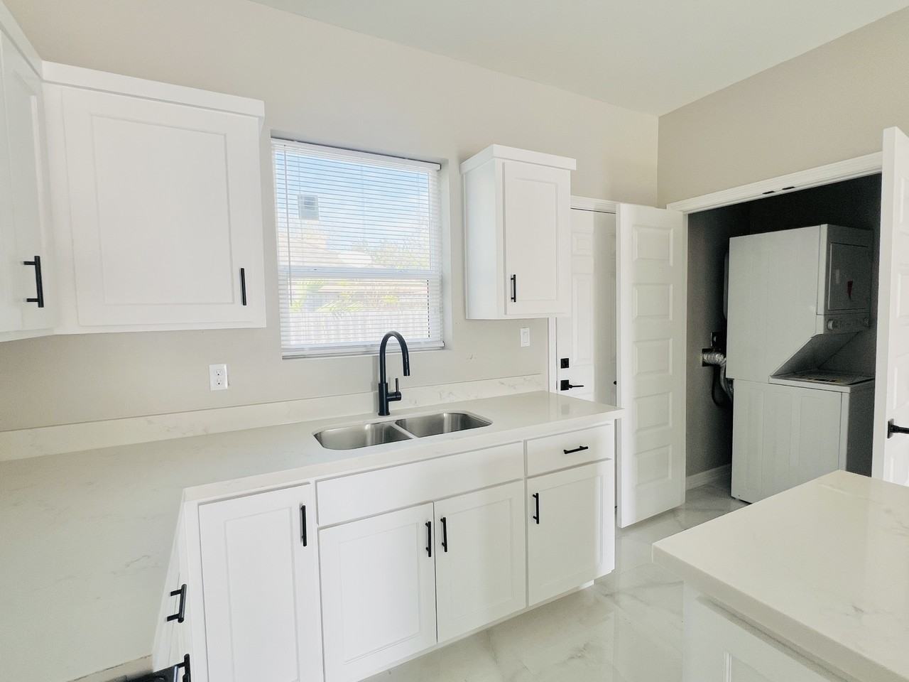 1300 Hummingbird Ct #16 - Photo 4 of 8