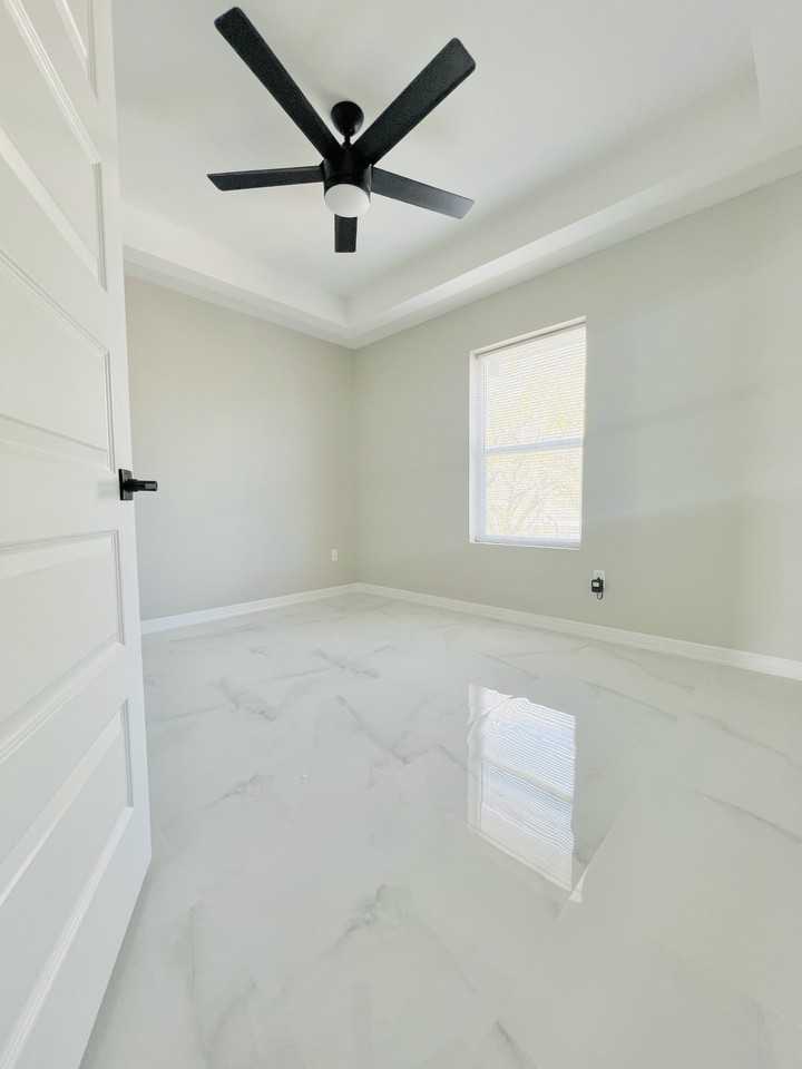 1300 Hummingbird Ct #16 - Photo 5 of 8