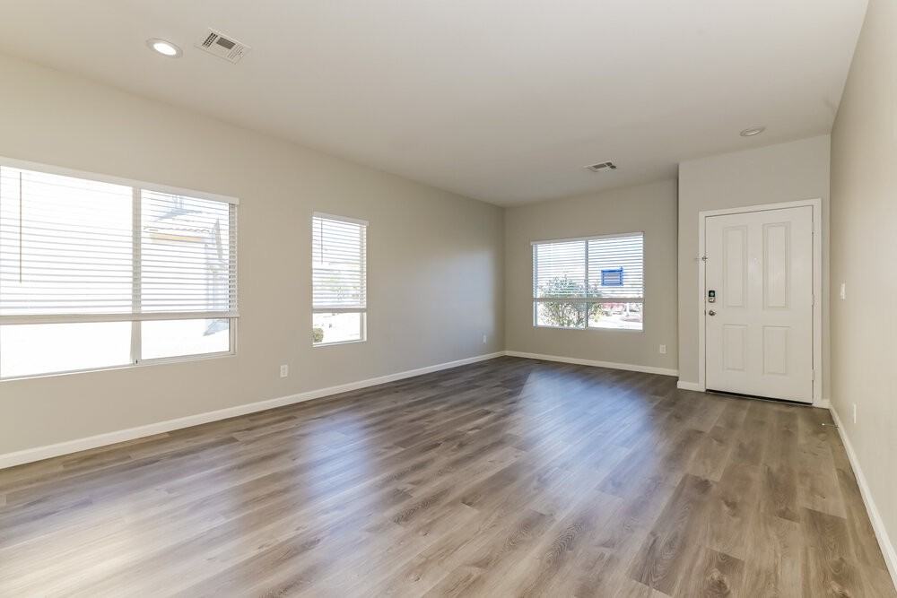 913 Malibu Sands Ave - Photo 4 of 16