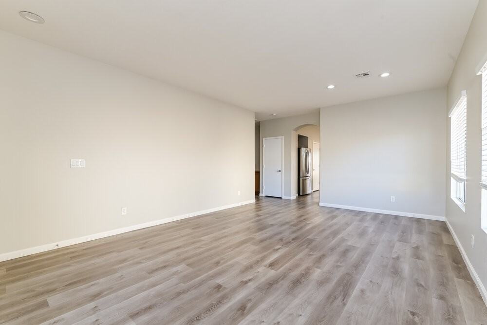 913 Malibu Sands Ave - Photo 5 of 16