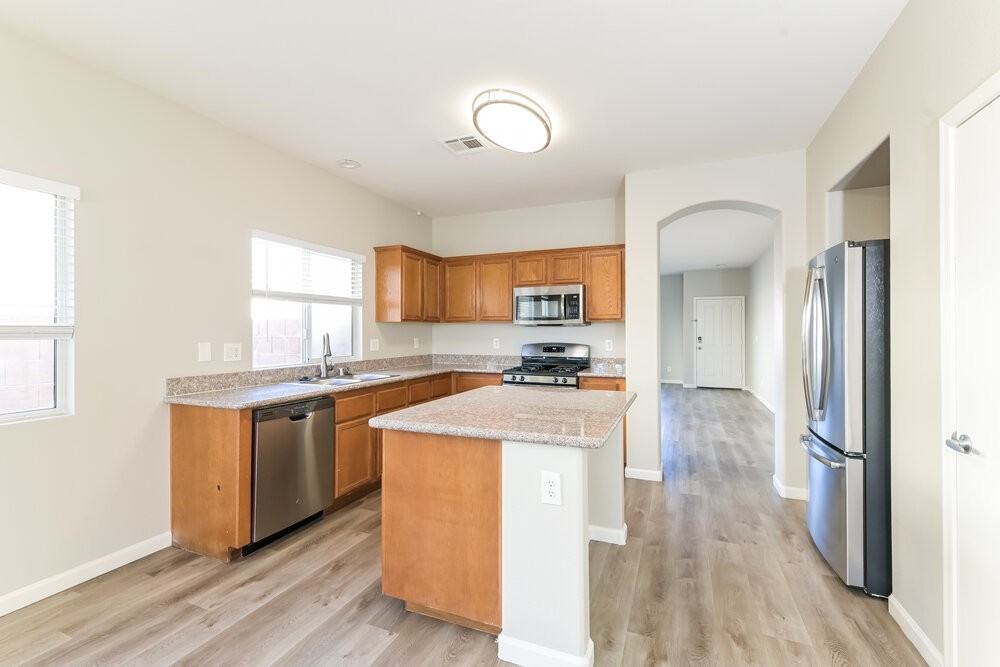 913 Malibu Sands Ave - Photo 7 of 16