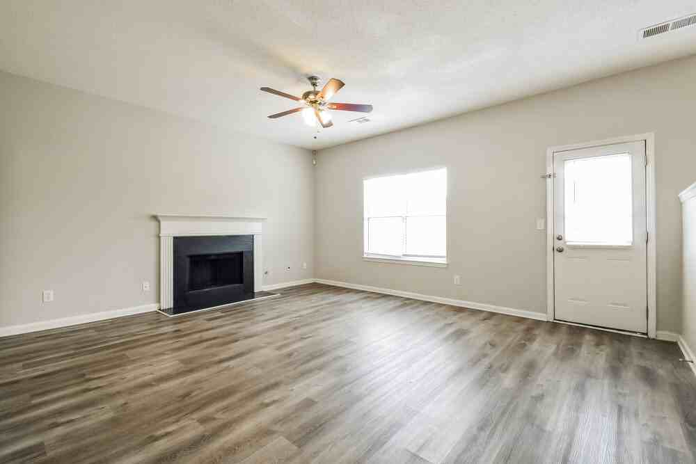 3554 Waldrop Rd - Photo 5 of 17