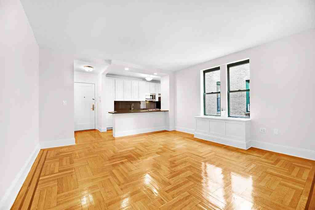 E 70th St #6A - Photo 3 of 12