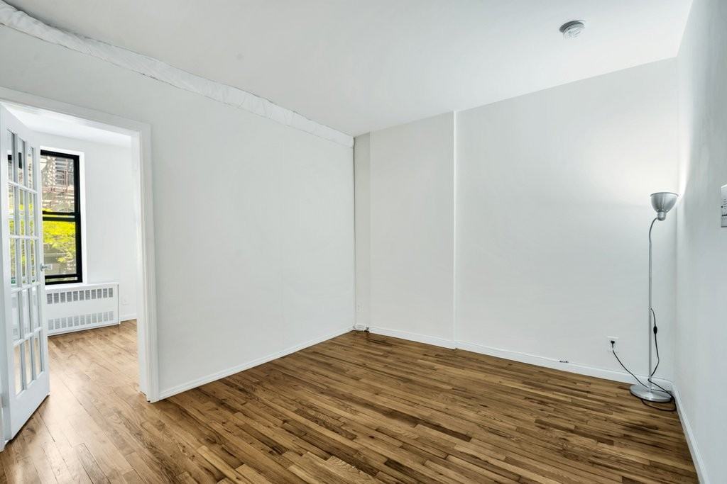 E 25th St #3D - Photo 5 of 9