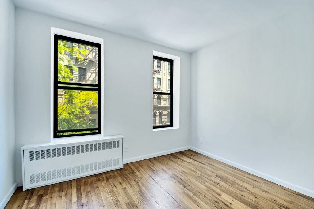 E 25th St #3D - Photo 4 of 9