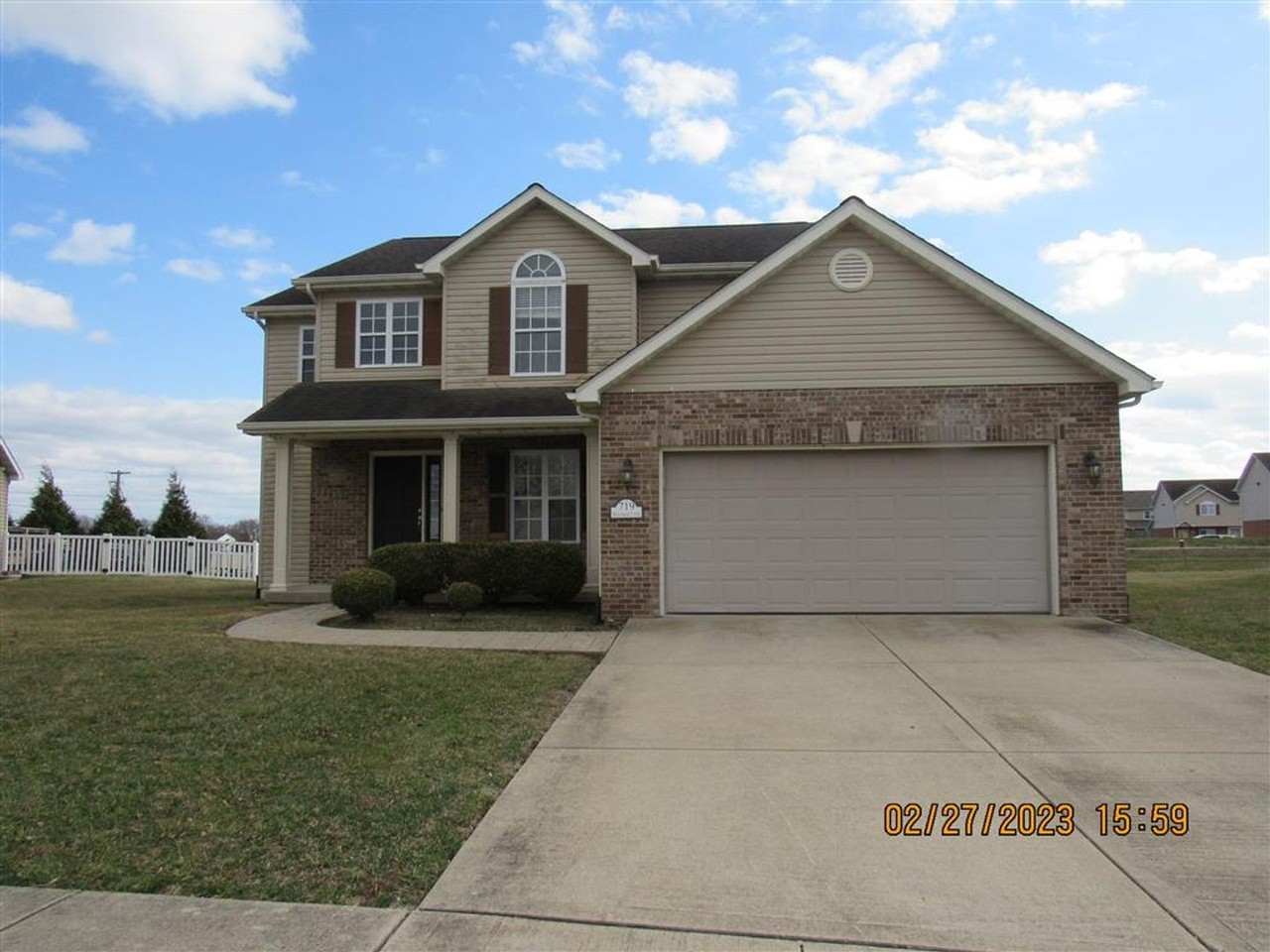 719 Moorland Cir - Photo 2 of 25