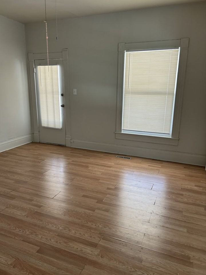 209 S Jefferson St - Photo 2 of 25