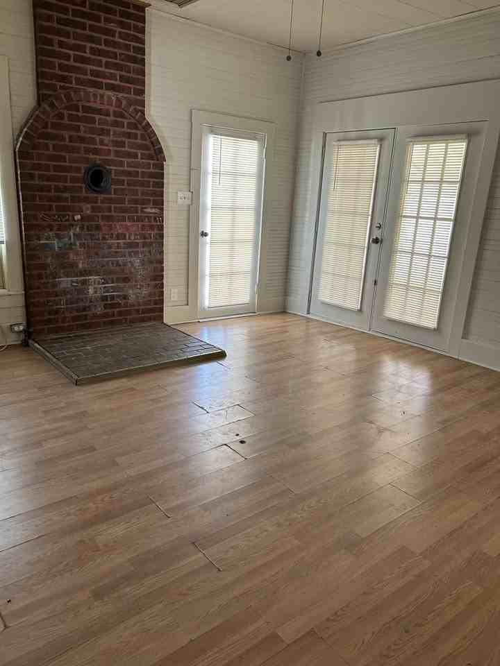 209 S Jefferson St - Photo 3 of 25