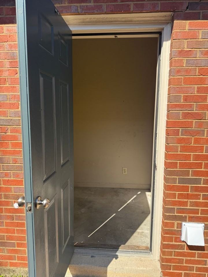 1944 Woodrun Dr - Photo 4 of 38