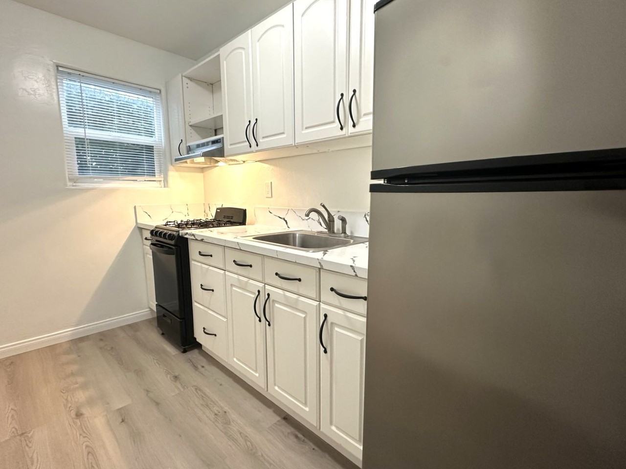 4460 4460 Mississippi Street - 10 - Studio - Photo 2 of 8