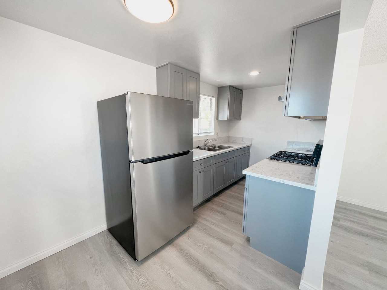 416 E Broadway - Photo 2 of 4