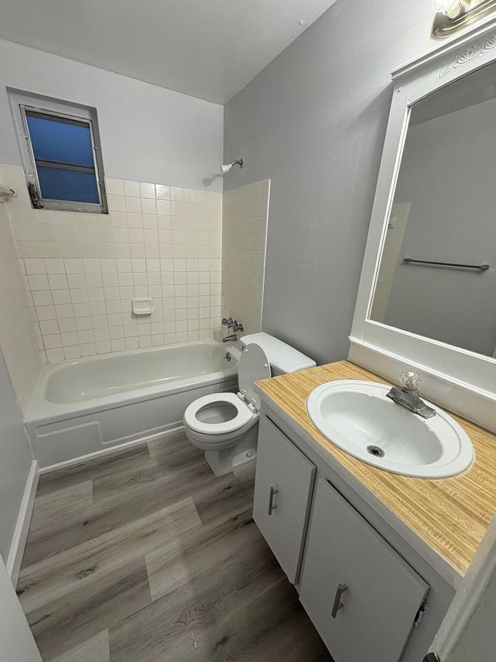 2221 Danforth Ave - Photo 7 of 23