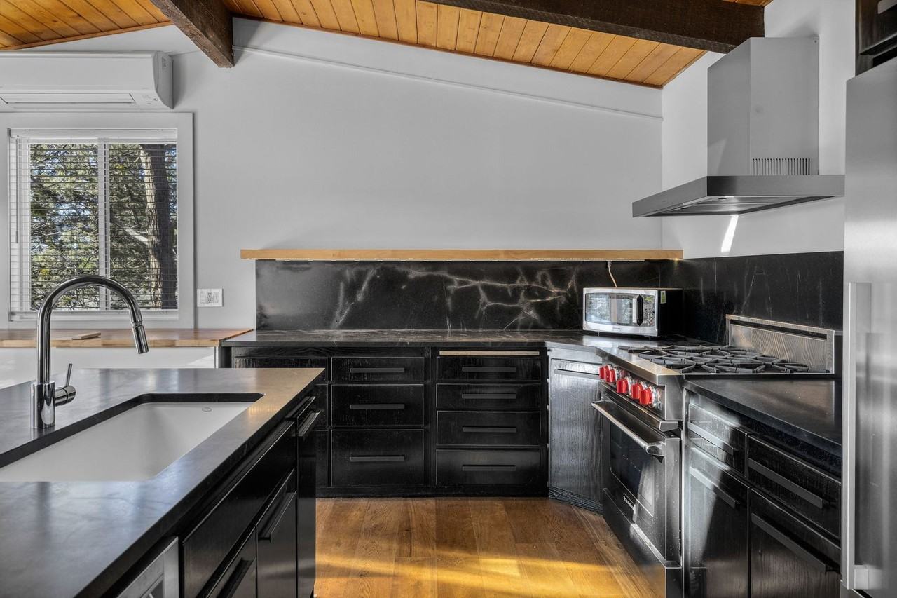 1595 Nw Quincy Ave - Photo 3 of 50